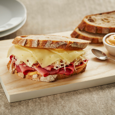 <strong>Cogruet<sup>®</sup> </strong>Natural Sliced Cheese and Pastrami Sandwich